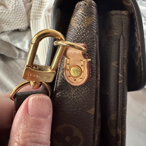 Louis Vuitton Pochette Metis - Picture 10 of 15